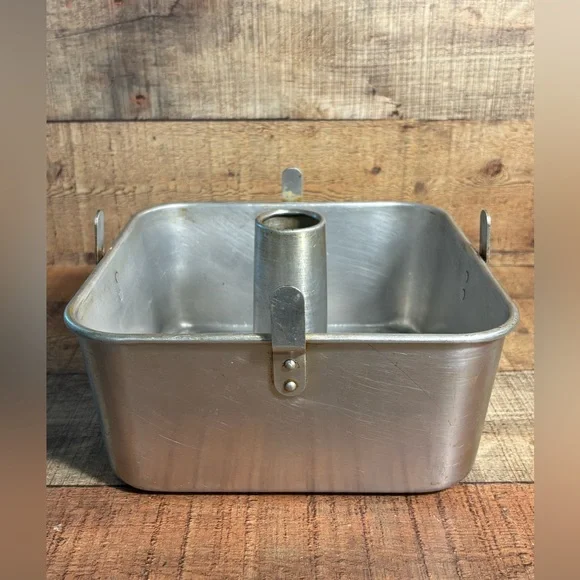 Vintage Mirro Square Aluminum 2 pc Angel Food Bunt Cake Pan 9" x 9" x 4" - Picture 2 of 8